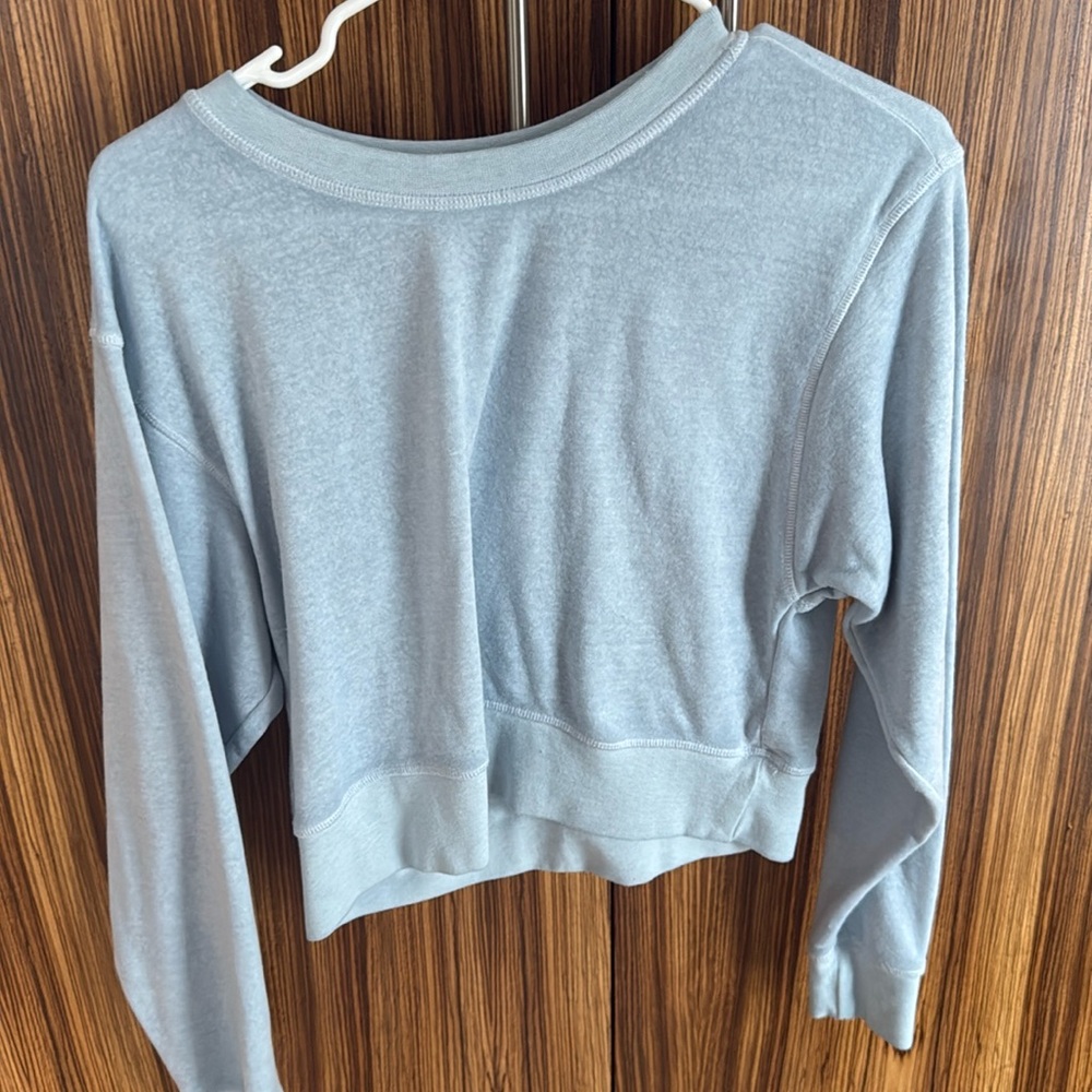 Cropped blue crewneck